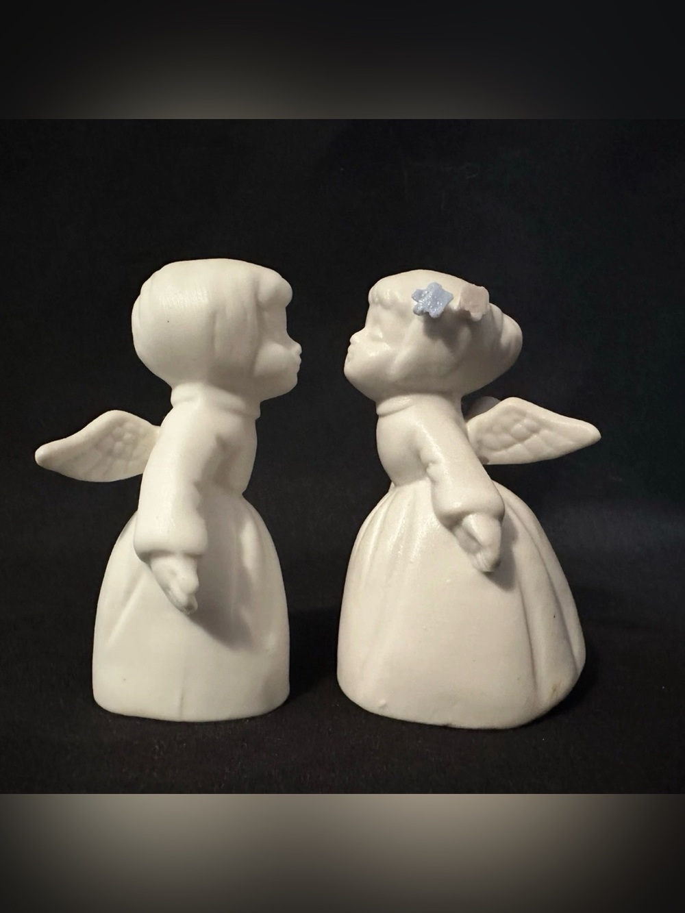 Vintage White Bisque Porcelain Kissing Angel Figurines Boy Girl Pair 3" Decor - Picture 1 of 8